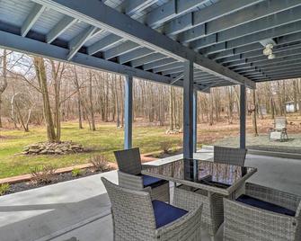 Emerald Lakes Home Near Kalahari & Camelback! - Pocono Summit - Patio