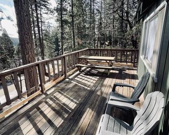 Deer View Chalet - Located in Blue Lake Springs - Arnold - Balcon