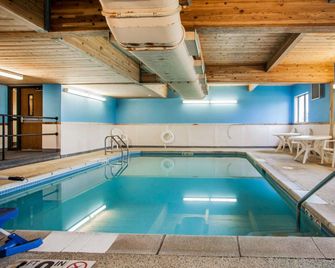 Comfort Inn Marshalltown South - Marshalltown - Piscina