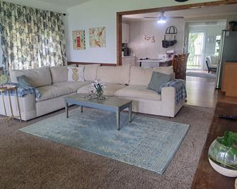Welcome To Bella Vista - Sneads Ferry - Living room