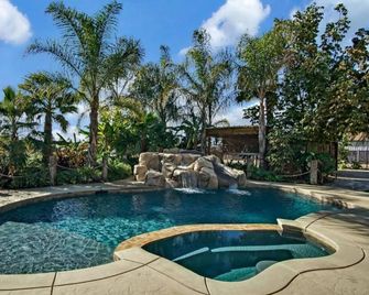 A Luxury Resort Escape w/in minutes of wineries, hiking trails and attractions - Gilroy - Piscina