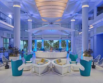 Mövenpick Hotel Mactan Island Cebu - לאפו-לאפו סיטי - בר