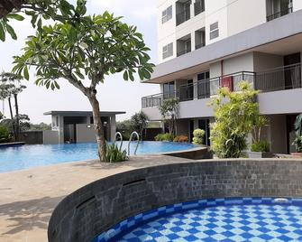Comfort Minimalist Studio at Parkland Avenue Apartment - Serpong - Pool