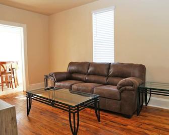 514 W 23rd St - Cheyenne - Living room
