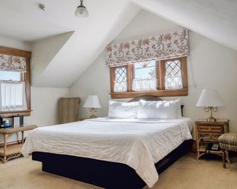 Partial Ocean View - Walk To Ocean - King Bedroom - Pacific Grove