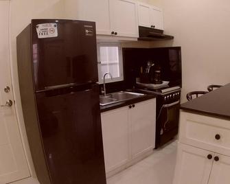 Entire Home Unit2/Netflix/Ac/Washer - Daet - Keittiö