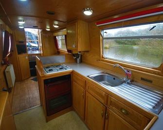 Narrowboat - Sleeps 2 - Casanova - Stockport - Kitchen