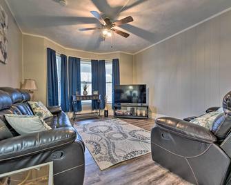 Niagara Falls Townhome Near Wineries! - Cataratas do Niágara - Sala de estar