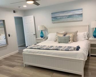 Ocean Front Townhouse w/ view, large Yard - Encinitas - Bedroom