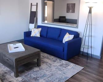 Towne And Out Of Westfield - 5 Min From Grand Park - 20 Min From Downtown Indy! - Westfield - Living room