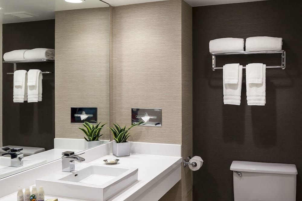 Bathroom view of Whitney Peak Hotel Reno, Tapestry Collection by Hilton