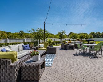 Holiday Inn Express & Suites Ruskin - Sun City By IHG - Ruskin - Innenhof