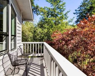 Cottage on Bison Pond-Tranquility & Beauty Abounds - Friday Harbor - Balcony