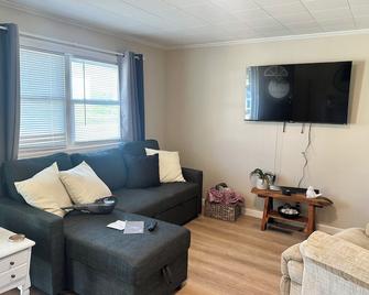 The Tinley House. Close to hiking, hunting. Bike trail and hospital, shopping - Harrisburg - Sala de estar