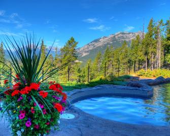 Private Games Room! Bright + Spacious Banff Condo - Banff