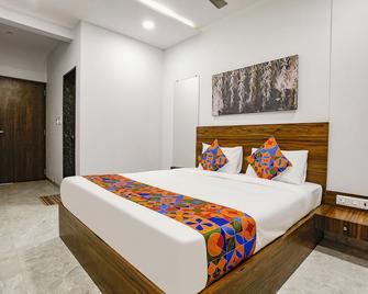 Fabhotel Swaraj - Pālghar - Bedroom
