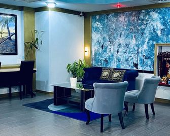 R Nite Star Inn and Suites -Home of the Cowboys & Rangers - ארלינגטון - לובי