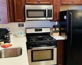 Cozi 1/1 C Close to Jax, Daytona Beach, St Augustine & Ocala National Forest. brbr - Palatka - Kitchen