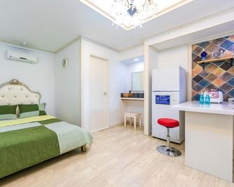Gurye Dandelion travel Pension - Gurye - Habitación