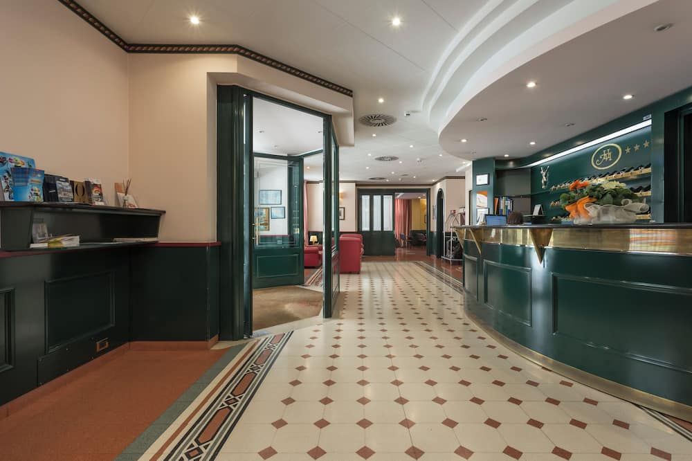 Hotel Montreal - רגוזה - דלפק קבלה