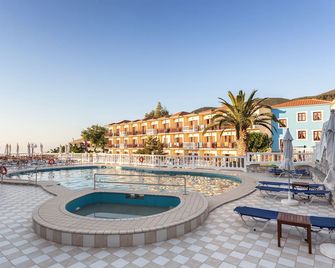 Aeolos Hotel - סקופלוס - בריכה