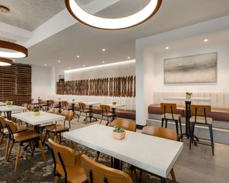 La Quinta Inn & Suites by Wyndham Santa Rosa Sonom - סנטה רוזה - מסעדה