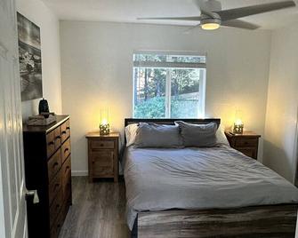 Cozy House in Shelter Cove - Whitethorn - Habitación
