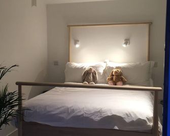 Dunmore East Glamping Cabins - Dunmore East - Bedroom