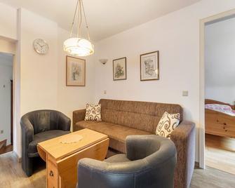 Modern Apartment in Reifferscheid with Garden - Hellenthal - Вітальня