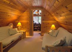 Come Home to the Big Pine Cabin at Yosemite Forest Lodge! - Fish Camp - Vardagsrum