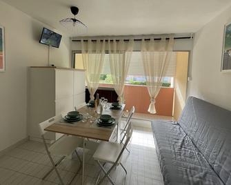 Studio 4 Personnes 5 minutes à pied de la Plage - Le Grau-du-Roi - Eetruimte