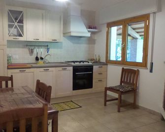 Campomarino (CB) Villa immersed in the green Molise countryside 6 km from the sea. - Campomarino - Kuchyň