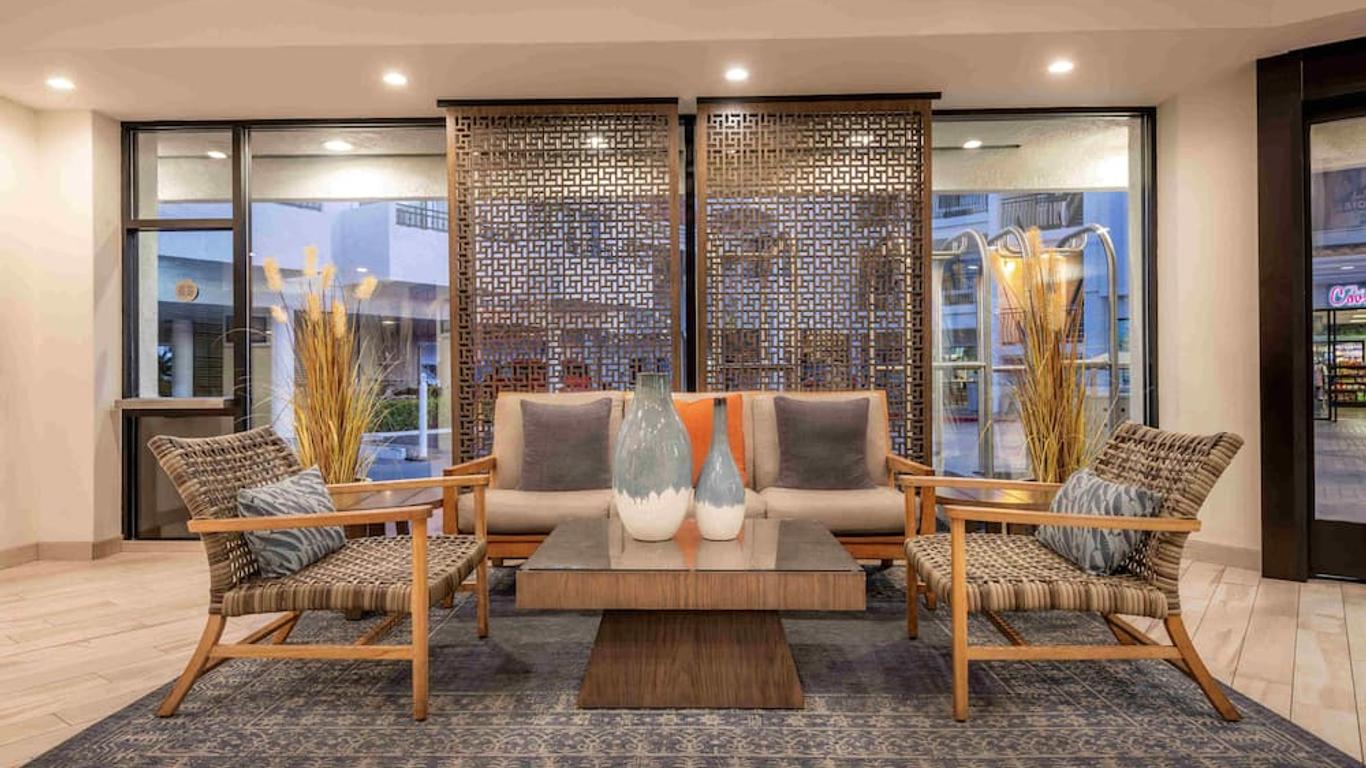 تروبيكانا إن آند سويتس