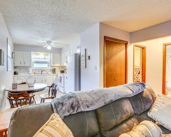 Downtown Pierre Apartment about half Mi to River! - Pierre - Living room