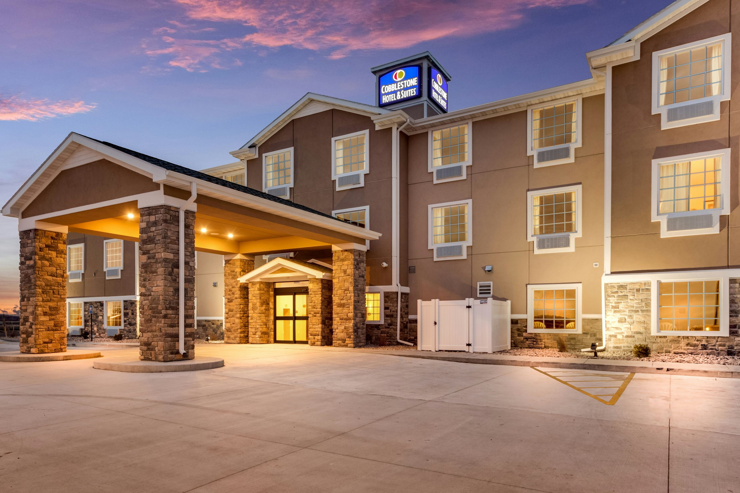 Cobblestone Hotel & Suites - Cozad - Cozad - Gebäude
