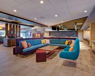Tru by Hilton Alcoa Knoxville Airport - Alcoa - Lounge