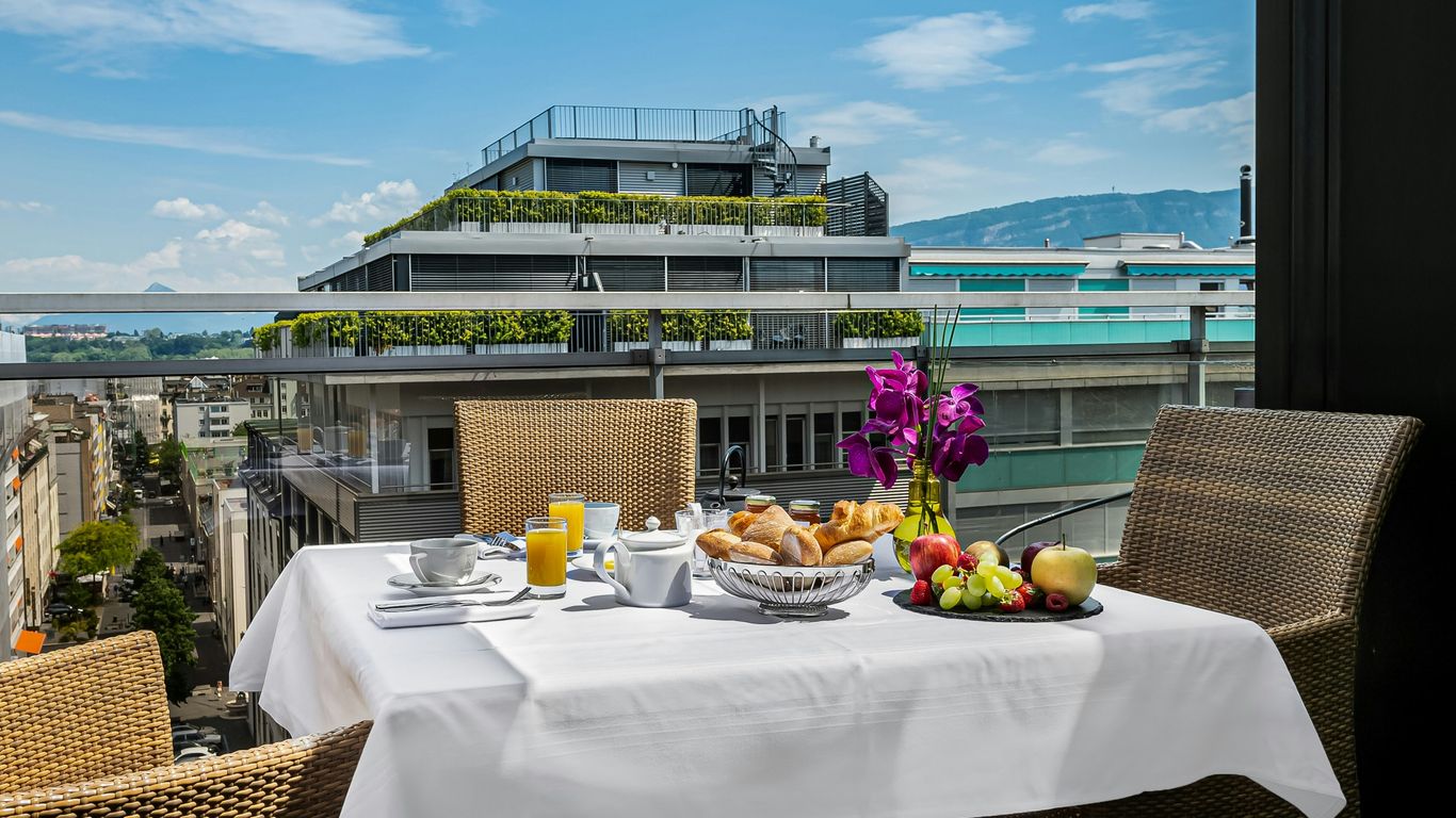 رويال مانوتيل