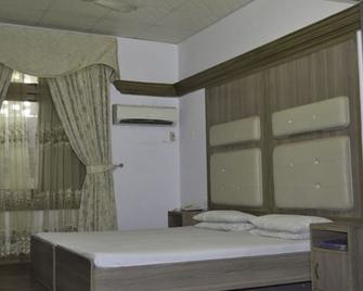 Sandal Bar Hotel - Faisalābād - Bedroom