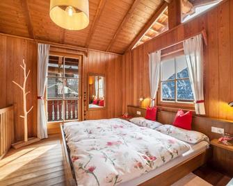 Vacation Home \'Waldhof\' with Mountain View, Balcony & Wi-Fi - Naturns - Schlafzimmer