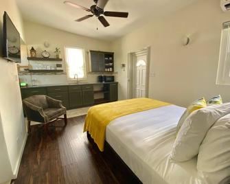 Cozy Gombey Cottage - Hamilton