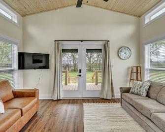 Tiny Home w/ RV Hookups - Winchester - Sala de estar