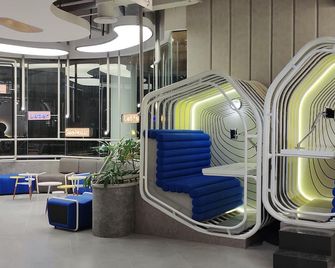 Yello Hotel Kuta Beachwalk Bali - Kuta - Lobby