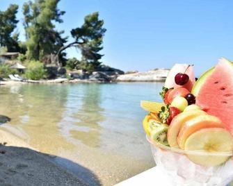 Mango Hotel - Elia Nikitis