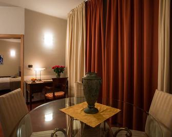 Hotel Lux - Alessandria - Wohnzimmer