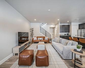 Sleeps 12 people. - Ammon