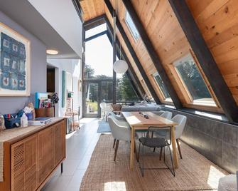 Meadow Lark - The Sea Ranch - Dining room
