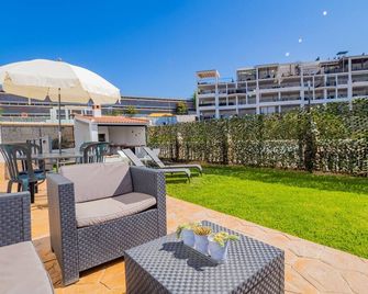 Cubo's Hostal William's Sunny 5 with Breakfast / free wifi / air conditioning - Rincón de la Victoria - Balcón