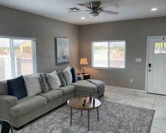 Casa Rodriguez: new build overlooking golf course. Three bedroom two bath: - Douglas - Wohnzimmer