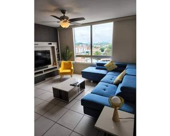 Spacious apt. Vía España with 3 bedrooms and 2 bathrooms. - Ciudad de Panamá - Sala de estar