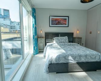 The Larry Mullen Suite - hiphipstay - Dublin - Bedroom